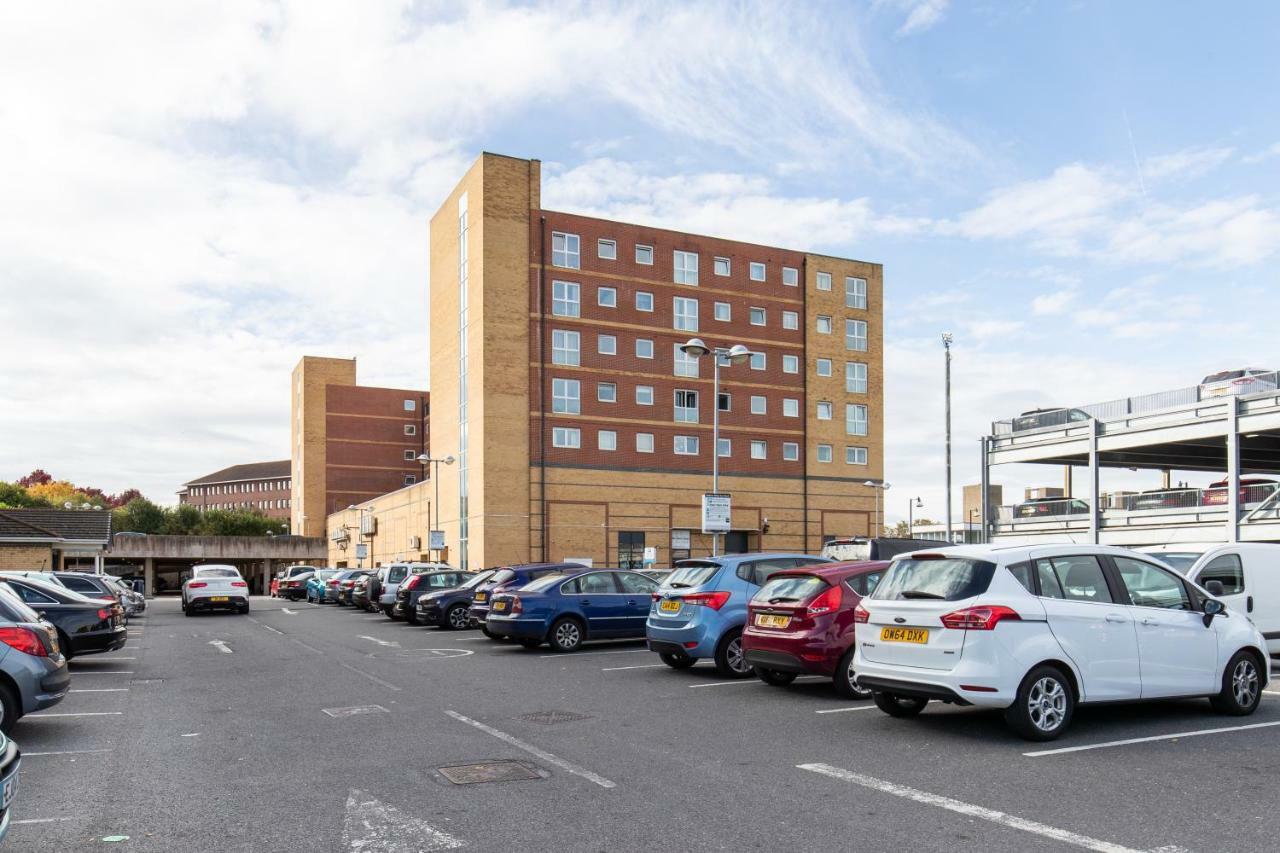 2-Bedroom Apartment Mill Court, Harlow Exterior photo